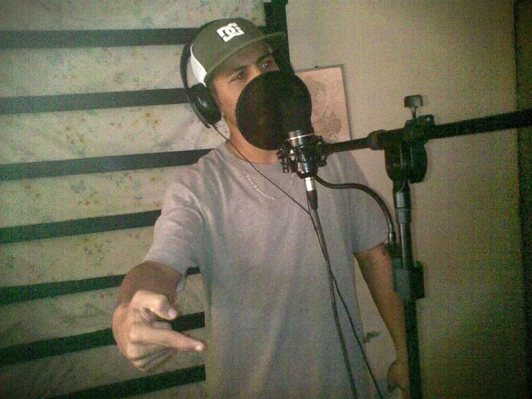 Estiduar Castro · In the booth · 2009